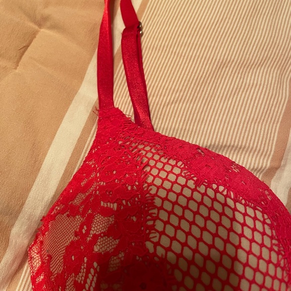 Red Lace Bombshell Victoria Secret Bra 32D - Picture 4 of 6